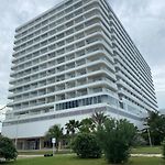 Moderno Apto cerca del Mar y Aeropuerto