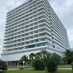 Moderno Apto cerca del Mar y Aeropuerto