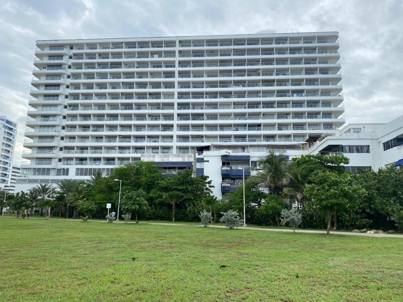 Moderno Apto Cerca Del Mar Y Aeropuerto Apartamento *