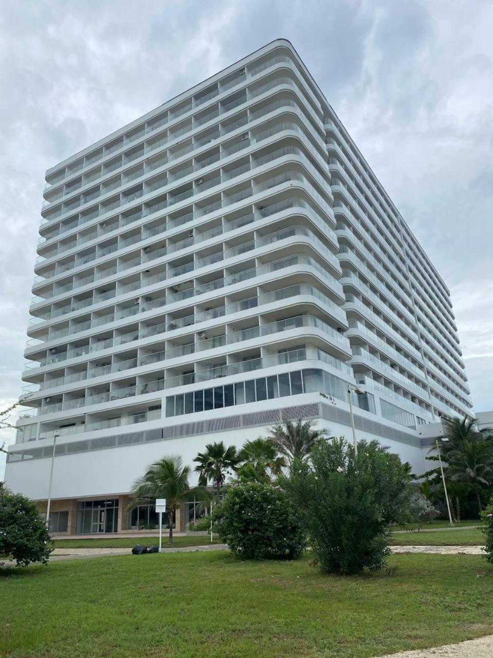 Moderno Apto Cerca Del Mar Y Aeropuerto Apartamento